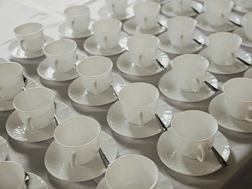 coffee cups in the restaurant